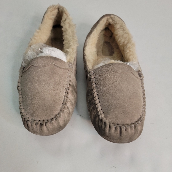 Ugg Sz 10 Ansley LoafersSlip On Moccasins  Gray 57322 - Picture 1 of 9